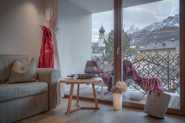 Superior Double or Twin Room, Mountain View | Bathroom | Shower, free toiletries, hair dryer, bathrobes