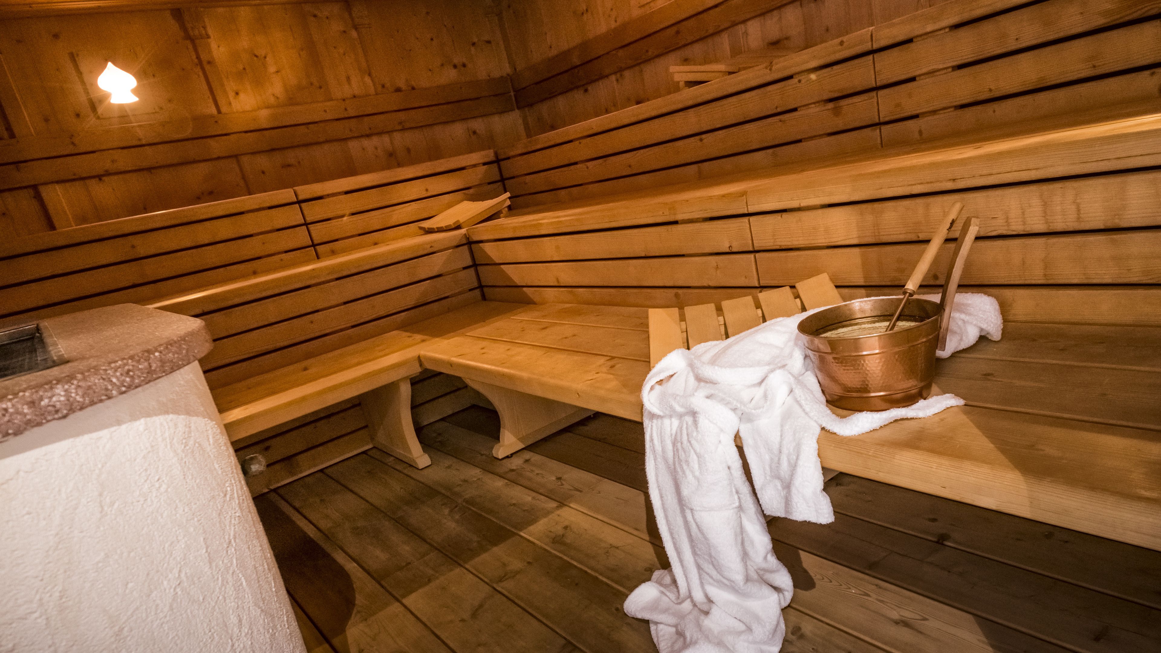 sauna, hot tub, steam room, turkish bath/hammam, body treatments