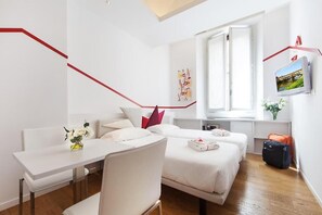 Premium bedding, down comforters, memory foam beds, minibar - Relais Modern (Florence)