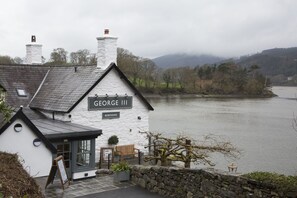 Exterior - George III Hotel (Dolgellau)