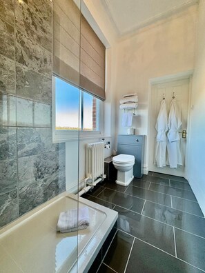 Camera doppia (Byron Room) | Bagno | Set di cortesia gratuito, asciugacapelli, accappatoio, asciugamani