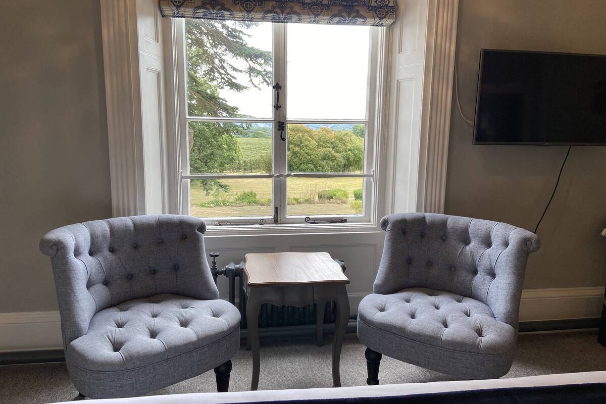 egyptian cotton sheets, premium bedding, soundproofing, wifi