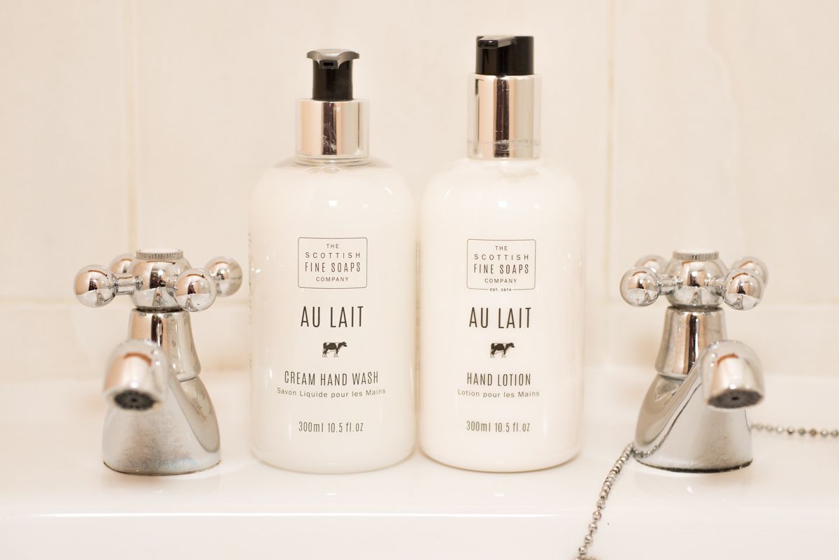 double or twin room (reynolds room) | bathroom | free toiletries, hair dryer, bathrobes, towels