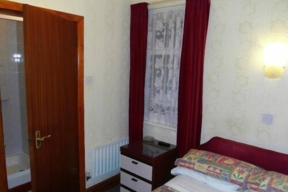 Single Room, Ensuite ((Double Bed))