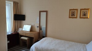 Habitación triple, baño en la habitación ((Double Bed & Single Bed)) | 1 habitación 