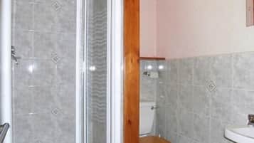 Habitación triple, baño en la habitación ((Double Bed & Single Bed)) | Baño