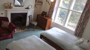 Quarto duplo tradicional, 2 camas de solteiro (Owl) | 1 quarto, roupas de cama premium, individualmente decorados