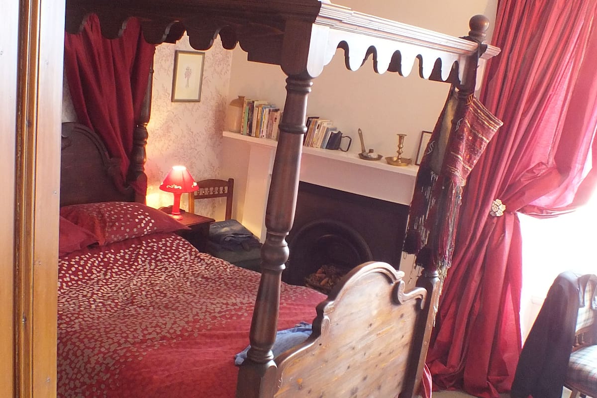 Traditional Double Room, 1 Double Bed, Mountain View (Wren) | 1 bedroom, premium bedding, iron/ironing board, WiFi (free)