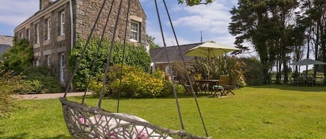 المنشأة من الخارج