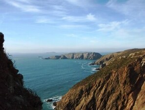 A coastal landscape with cliffs and the sea. - Clos De Vaul Creux (Sark)