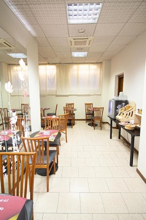 Tägliches Frühstücksbuffet gegen Gebühr