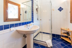 Apartment, 1 Bedroom | Bathroom | Shower, hair dryer, bidet - Palau Green Village (Palau)