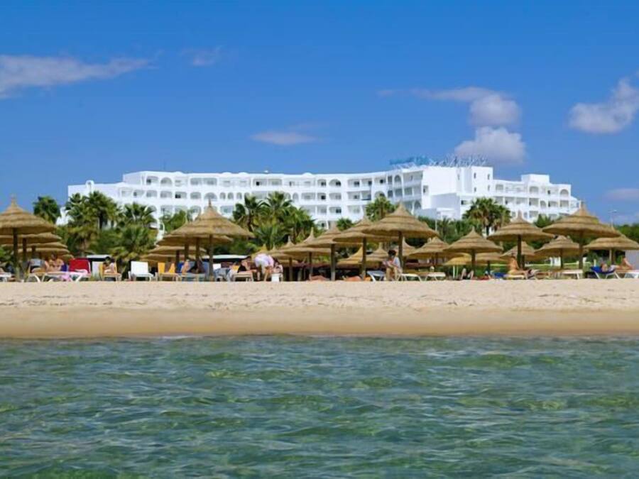 Playa privada, tumbonas, sombrillas y toallas de playa