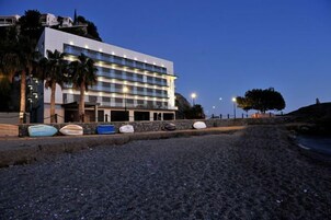 Fachada del alojamiento - Noche