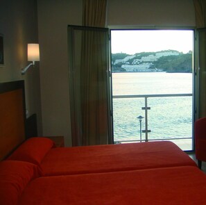 ห้องดับเบิล, วิวทะเล | มินิบาร์, ตู้นิรภัยในห้องพัก, โต๊ะท  ำงาน, ผ้าม่านกันแสง