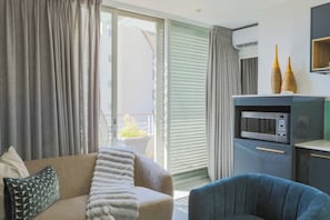 Loftsleilighet – junior | Oppholdsområde | Flatskjerm-TV