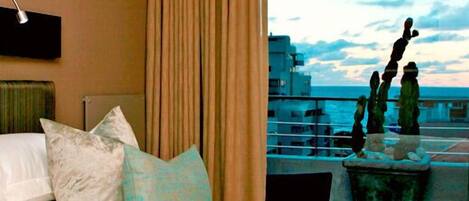 Penthouse | 1 bedroom, Egyptian cotton sheets, premium bedding, down comforters