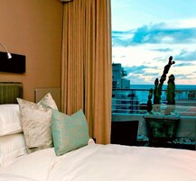 1 bedroom, Egyptian cotton sheets, premium bedding, down duvets