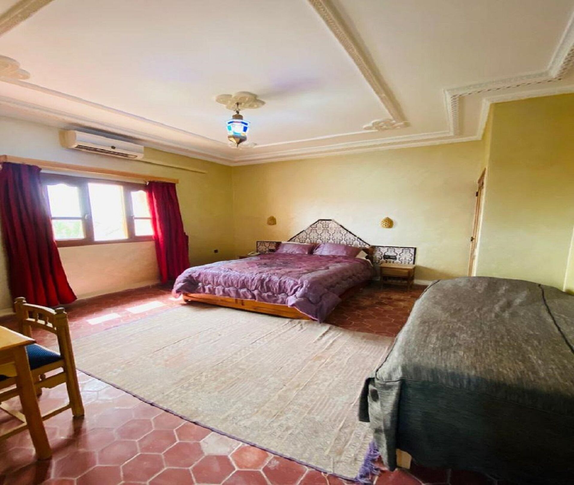 Literie de qualité supérieure, coffres-forts dans les chambres, bureau