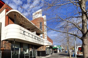 المنشأة من الخارج