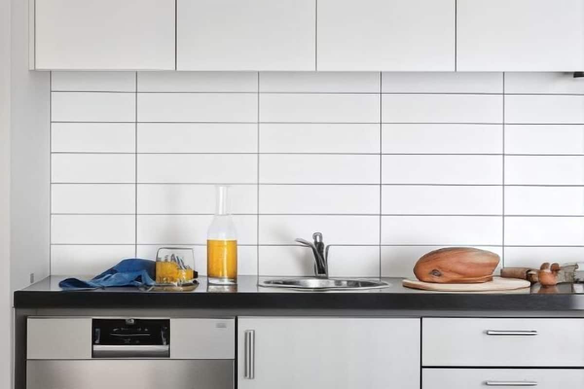 Private kitchen | Fridge, microwave, coffee/tea maker, electric kettle