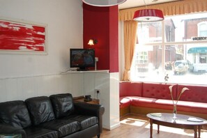 Lobby sitting area - Tulip Hotel (Blackpool)