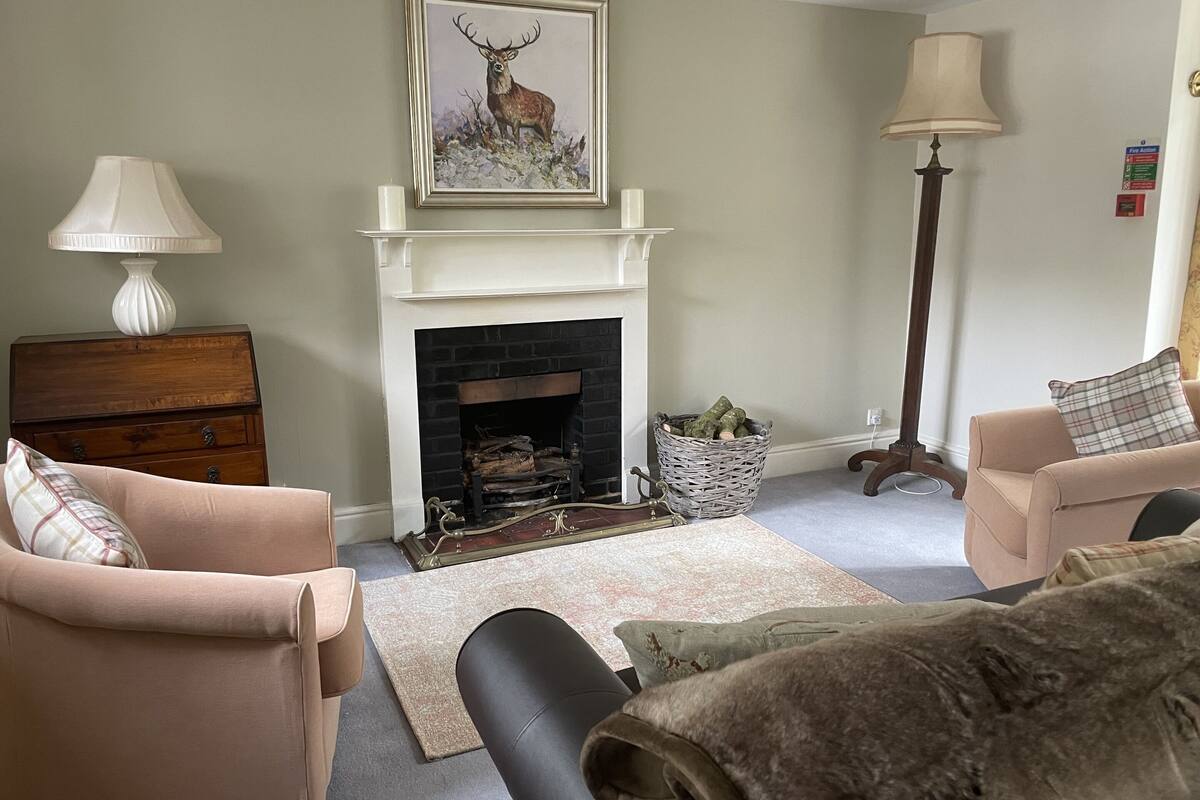 double room, ensuite | lounge