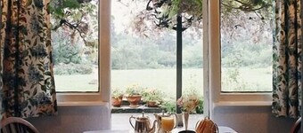 Holdfast Cottage Hotel