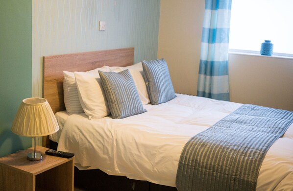 Kahden hengen huone, 1 parisänky, tupakointi kielletty