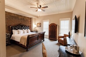 Standard King Window | 1 bedroom, Frette Italian sheets, pillowtop beds, in-room safe