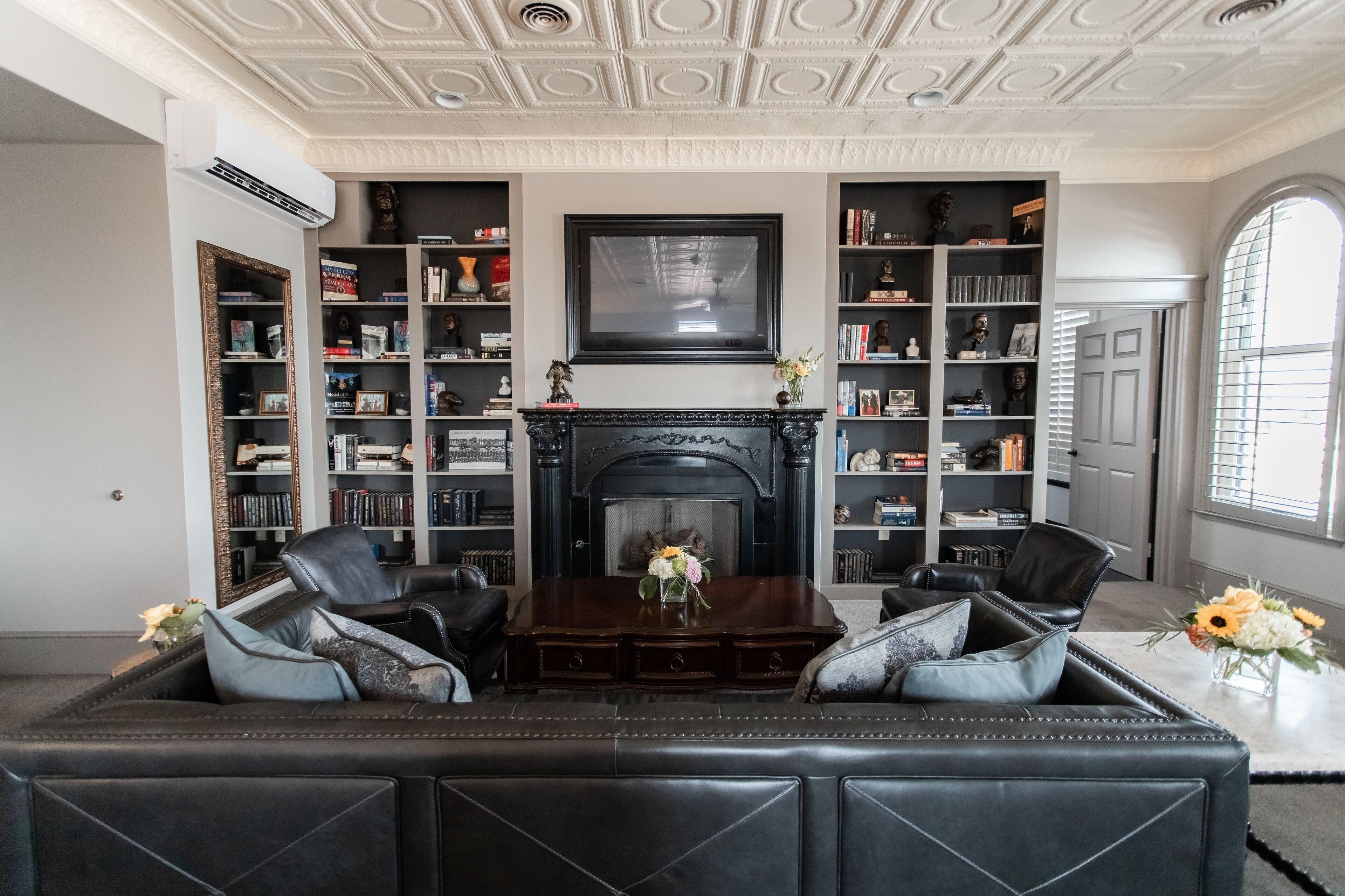 presidential suite | living area | 43-inch led tv with digital channels, tv