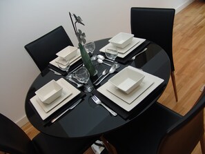 Apart room 1 Bedroom ( balcony by request) | Property amenity - Quay Apartments (Salford)