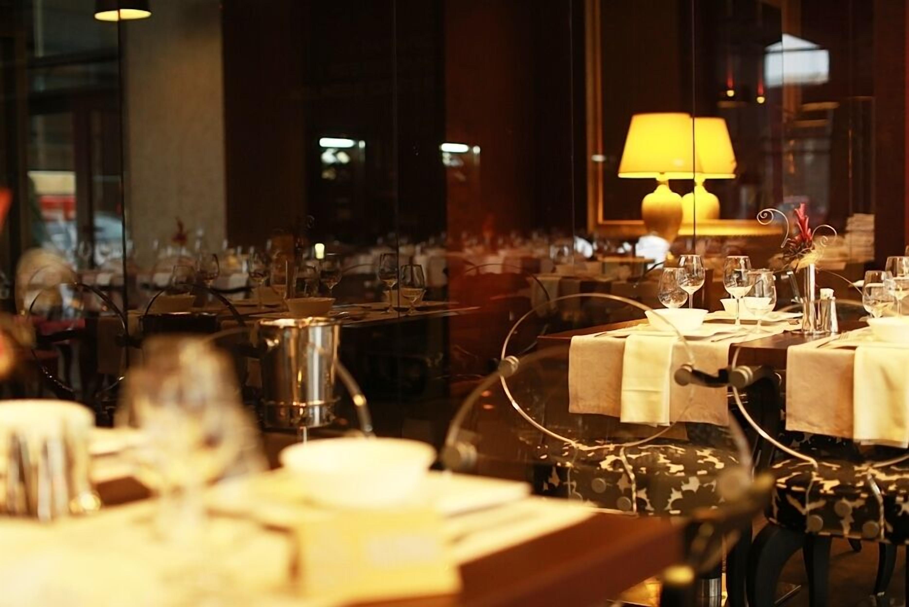 breakfast, lunch, dinner served; international cuisine