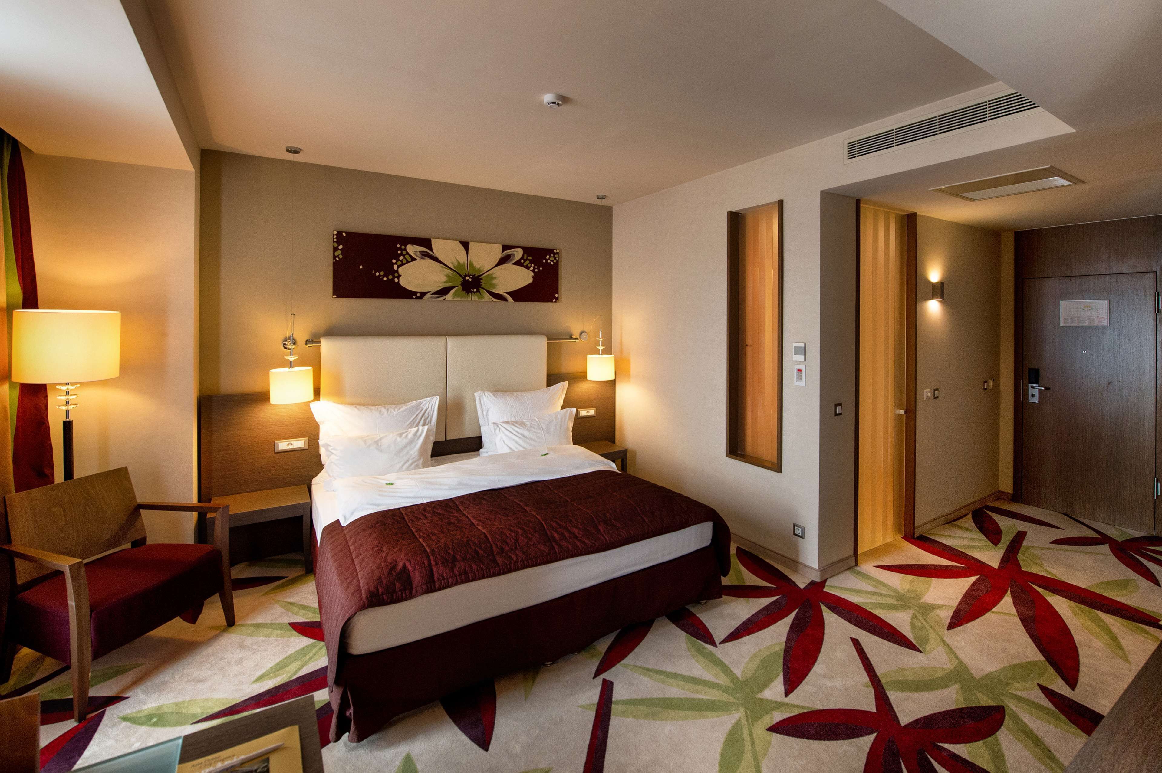 executive room, 1 king bed | premium bedding, select comfort beds, minibar, in-room safe