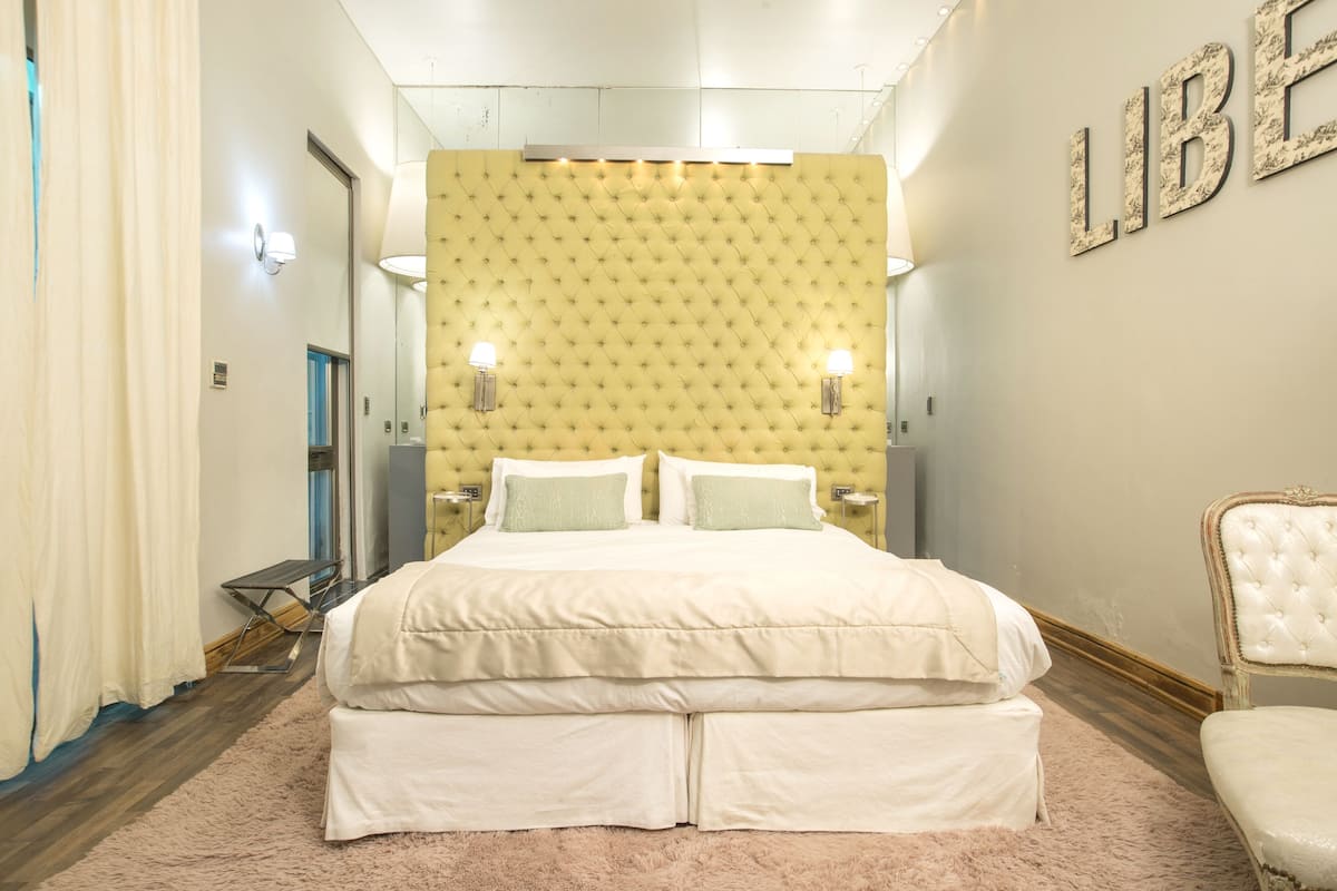 Room (Liberty) | Down duvets, in-room safe, blackout curtains, free WiFi