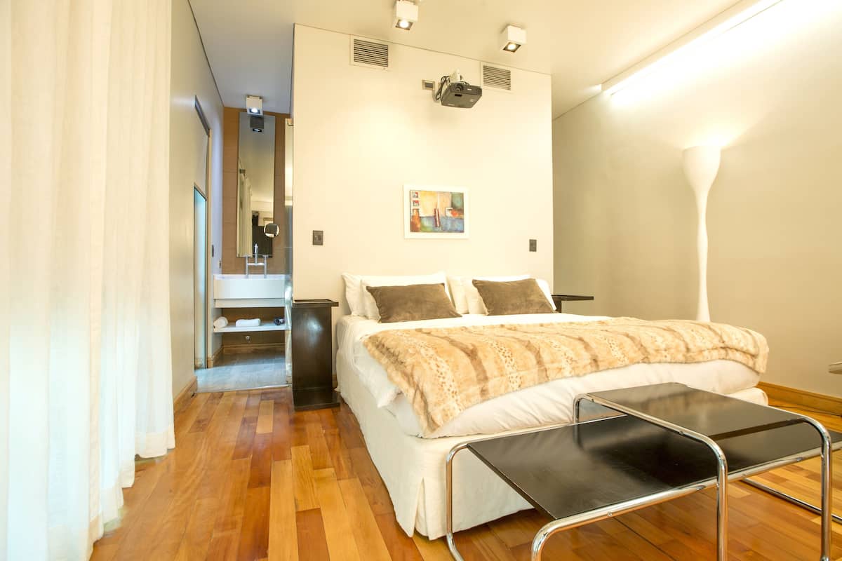 Room (Minimal) | Down duvets, in-room safe, blackout curtains, free WiFi