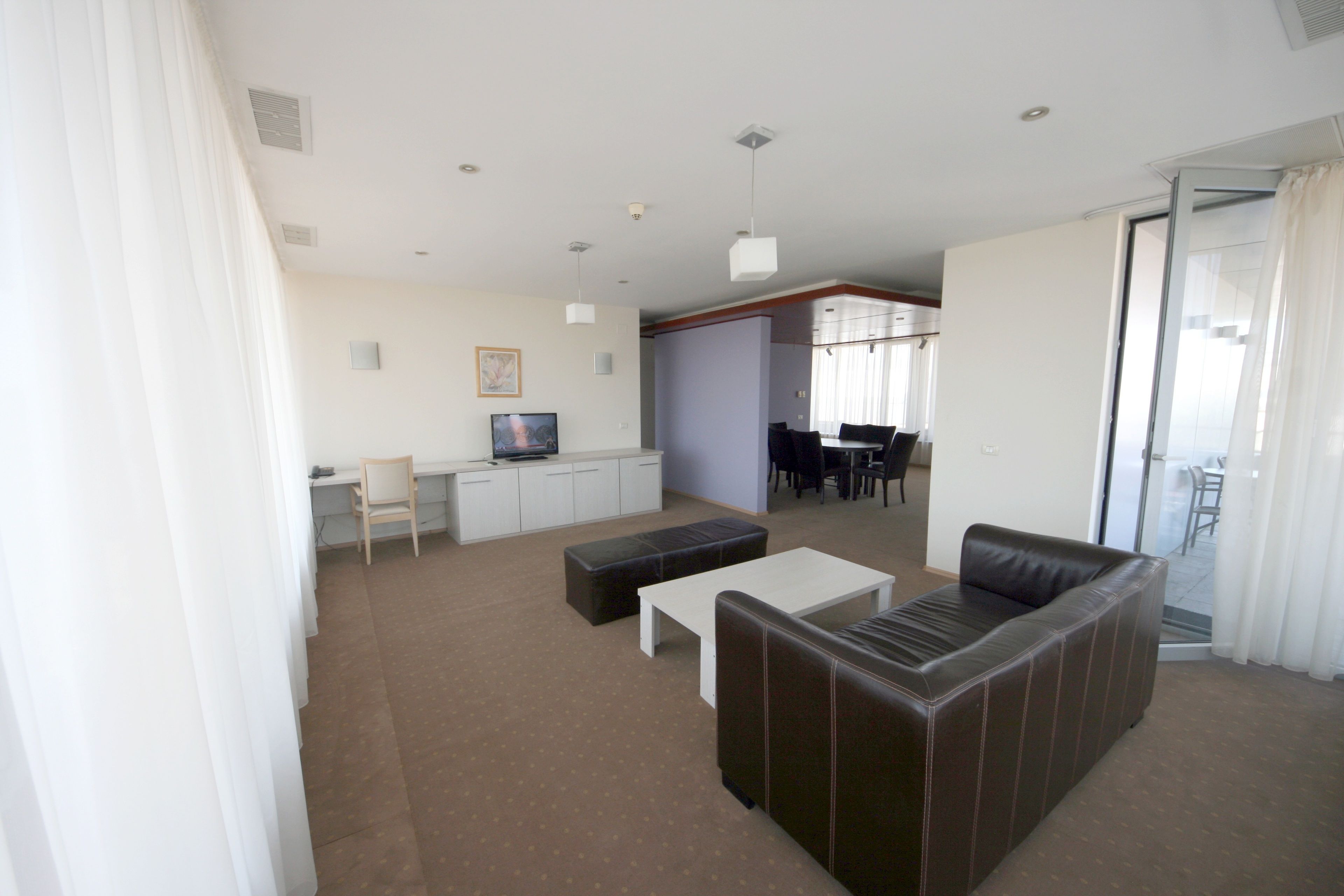 80-cm lcd tv with cable channels, tv