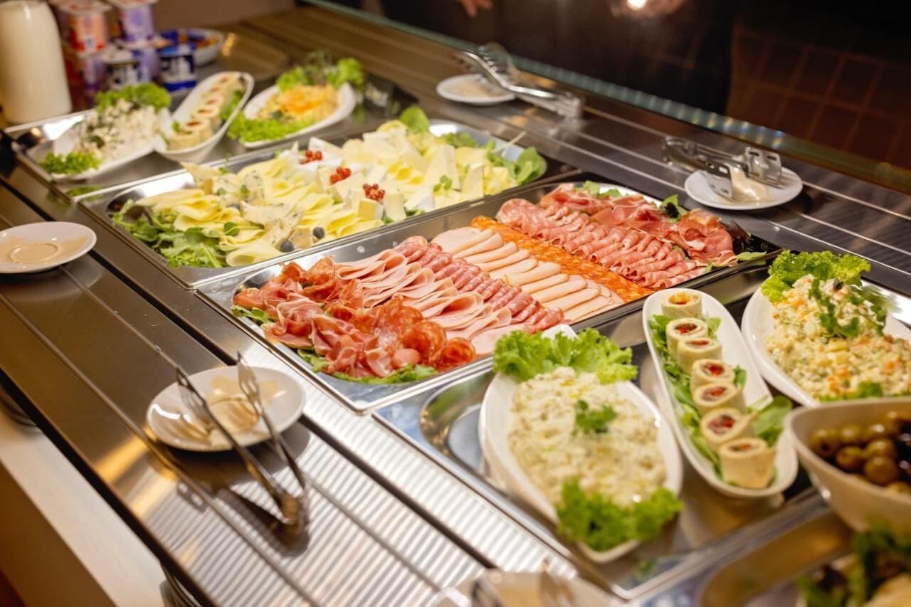 Daily buffet breakfast for a fee
