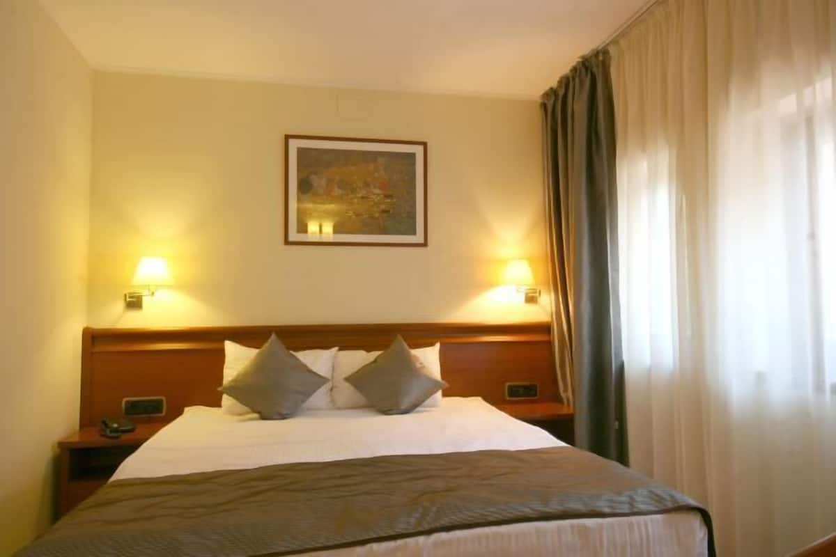 1 habitación, minibar, caja de seguridad en la habitación y escritorio