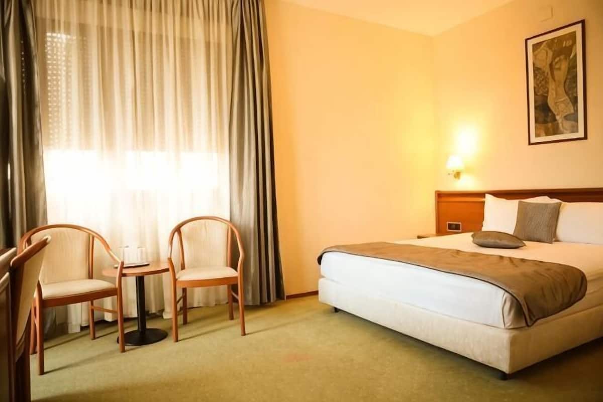 Minibar, coffre-fort, bureau, système d’insonorisation