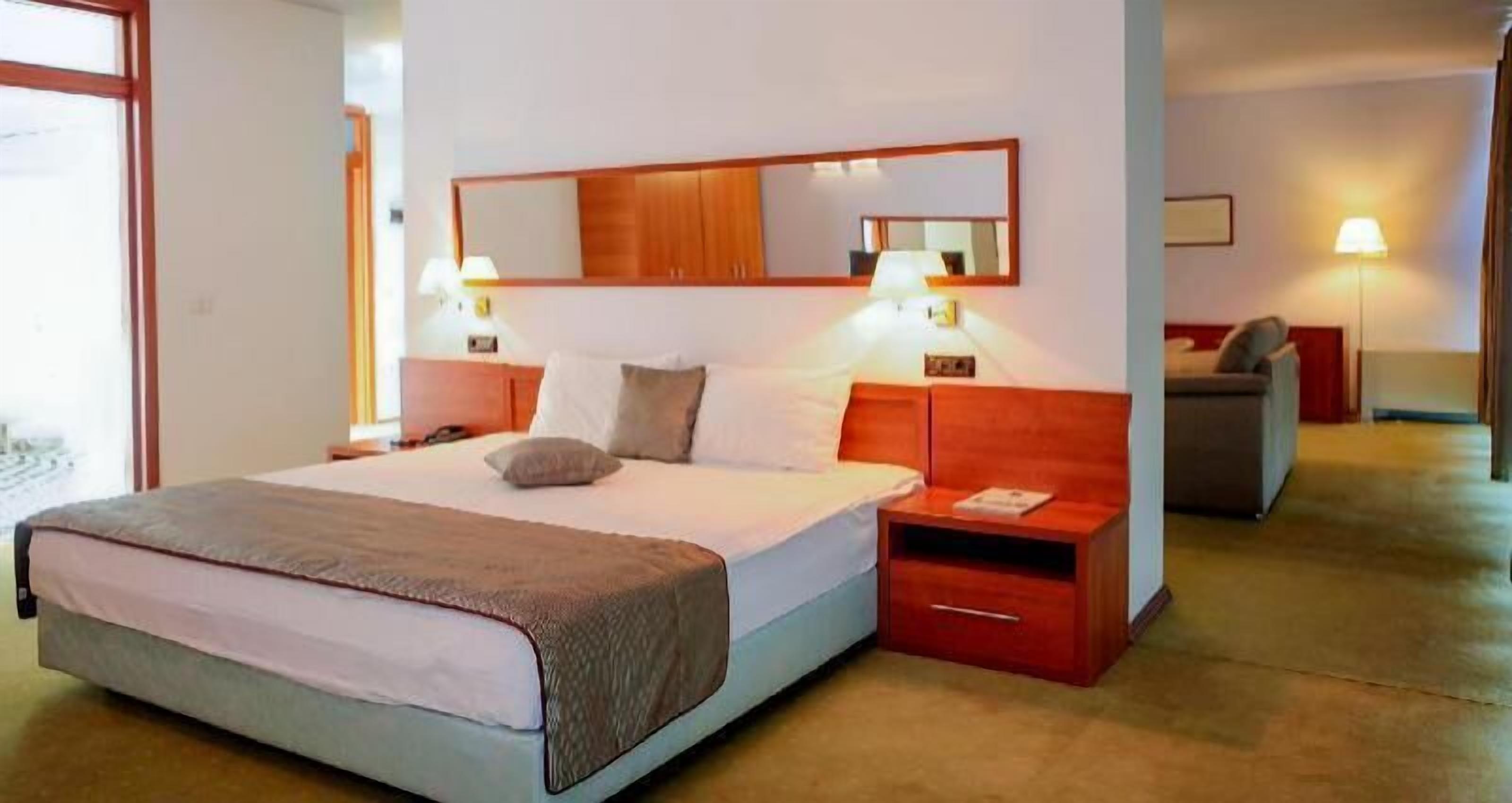 Minibar, in-room safe, desk, soundproofing