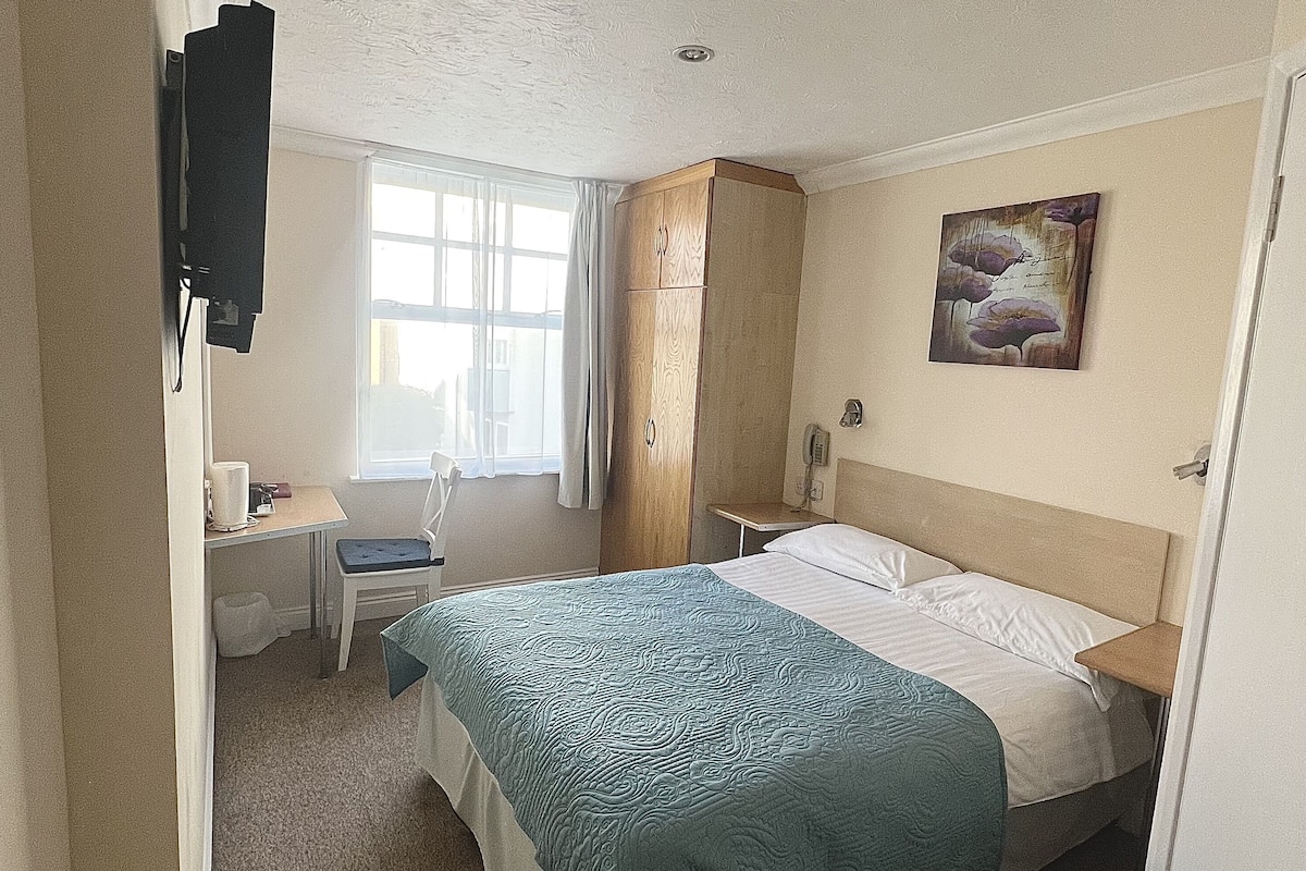 double room | in-room safe, desk, iron/ironing board, free wifi