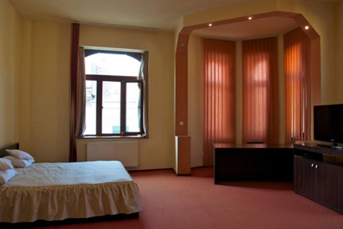 Minibar, in-room safe, desk, cribs (surcharge)