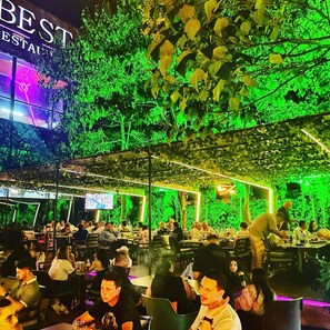 Outdoor dining - Best Hotel (Ploiesti)