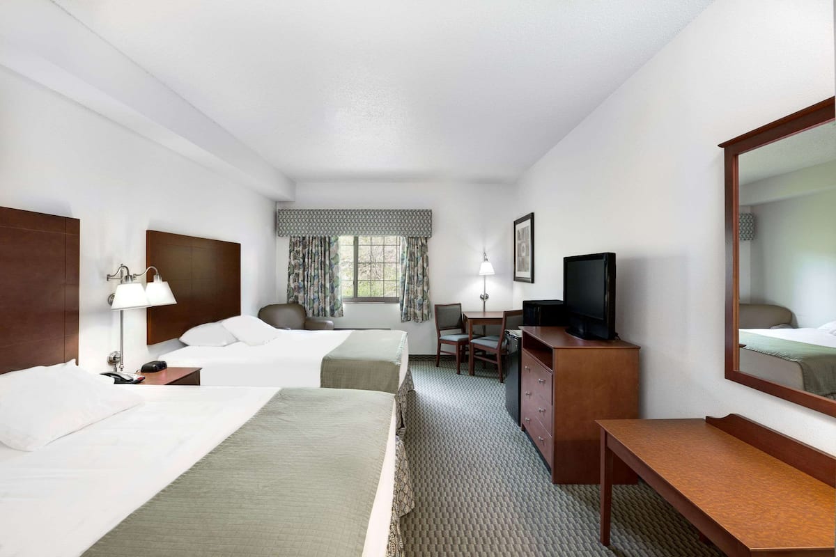 room, non smoking | desk, iron/ironing board, free cots/infant beds, rollaway beds