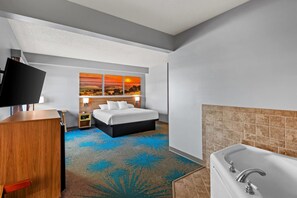 Deluxe Studio Suite, 1 King Bed, Non Smoking | Jetted tub