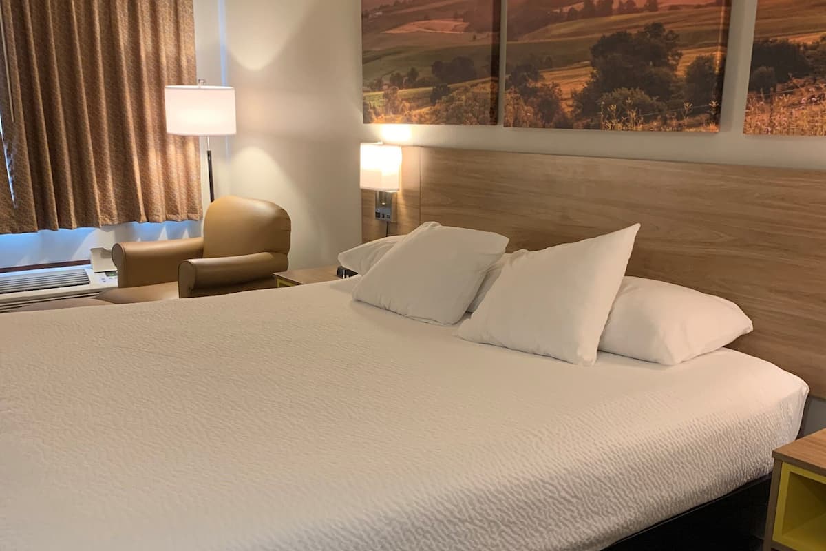 Desk, iron/ironing board, free cots/infant beds, rollaway beds