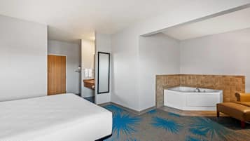 Suite estudio Deluxe, 1 cama King size, para no fumadores | Tina de hidromasaje