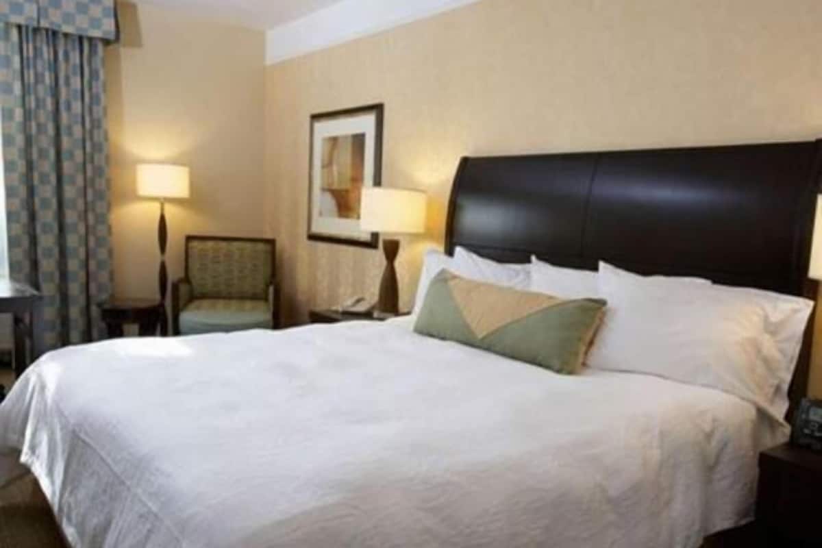 Premium bedding, down duvets, in-room safe, laptop workspace