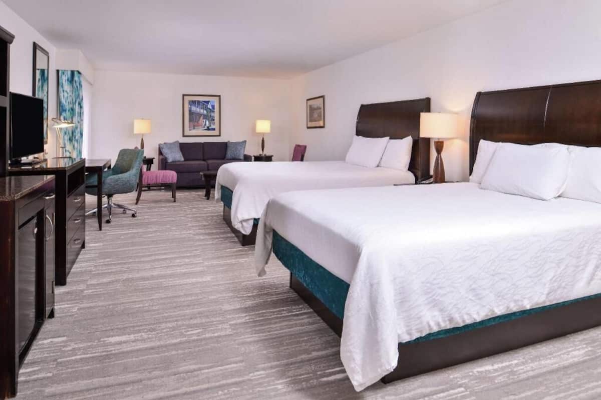 Premium bedding, down duvets, in-room safe, laptop workspace